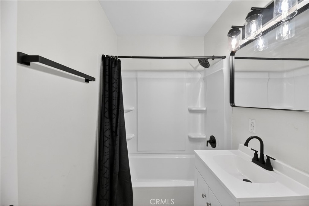 https://media.crmls.org/medias/88620a03-6c98-481b-a577-6fff5e1f8f93.jpg?preset=X-Large