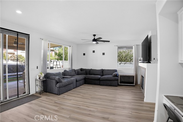 Detail Gallery Image 6 of 55 For 2301 Foxtail Dr, Palmdale,  CA 93551 - 5 Beds | 3 Baths