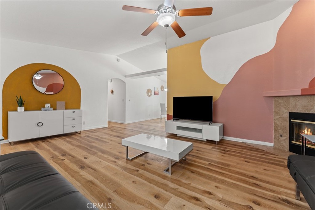 MLS #OC25251302 image #11