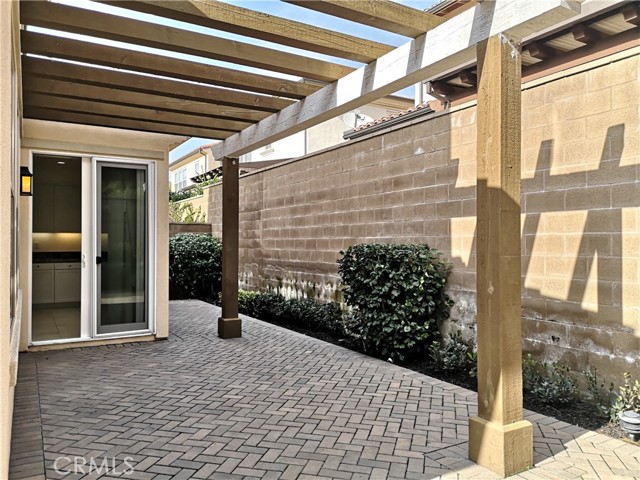 27 Larkfield, Irvine CA: https://media.crmls.org/medias/88623e16-af6e-4d0e-bb63-10212ba70db8.jpg