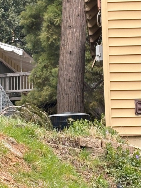 24166 Zurich Drive, Crestline CA: https://media.crmls.org/medias/8862f78f-0b26-4a5d-b3ec-2a48a530df53.jpg