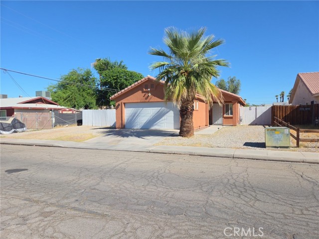 Detail Gallery Image 2 of 13 For 635 W Rice St, Blythe,  CA 92225 - 3 Beds | 2 Baths