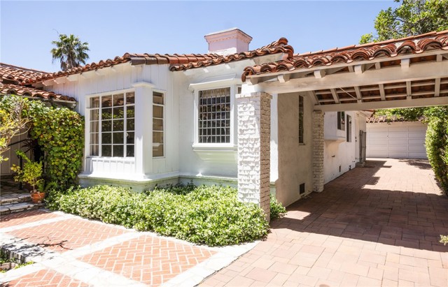 Detail Gallery Image 8 of 45 For 10781 Lindbrook Dr, Los Angeles,  CA 90024 - 4 Beds | 3/1 Baths