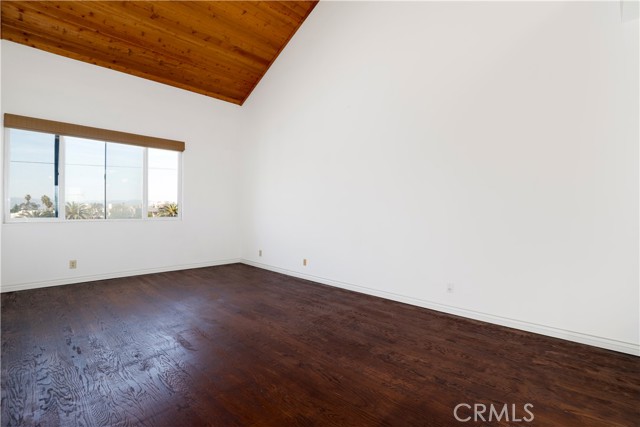 435 S La Fayette Park Place, Los Angeles CA: https://media.crmls.org/medias/8865826f-9a71-4ceb-b491-e2208c9e615b.jpg