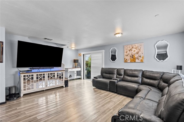 26120 Goldman Place, Saugus CA: https://media.crmls.org/medias/88658d6e-d9e4-4110-bea0-75fdc9dc3d01.jpg