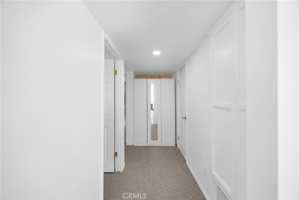 https://media.crmls.org/medias/8865e909-7926-4c0b-b180-28e8083bfdc0.jpg?preset=X-Large