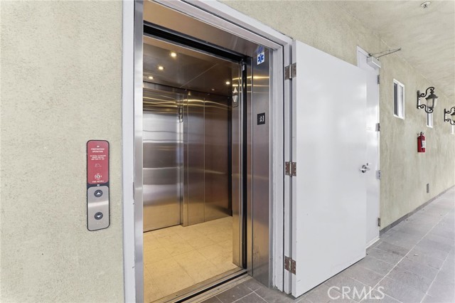 Detail Gallery Image 4 of 39 For 1023 Wilcox Ave, Los Angeles,  CA 90038 - 2 Beds | 2 Baths