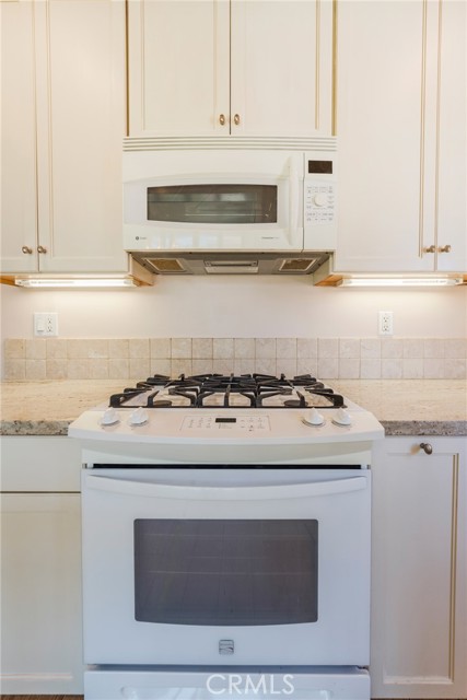 2605 Robinson Street, Redondo Beach CA: https://media.crmls.org/medias/8868840b-8b17-4d0b-b20b-48b2e80b8747.jpg