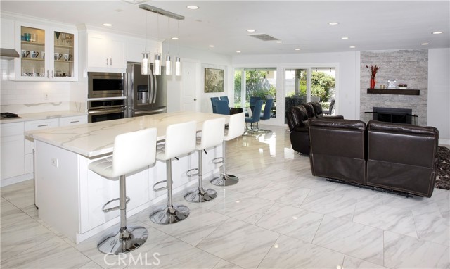 6051 Summerdale Drive, Huntington Beach CA: https://media.crmls.org/medias/8868b831-6954-4def-b184-a14e06e97b51.jpg