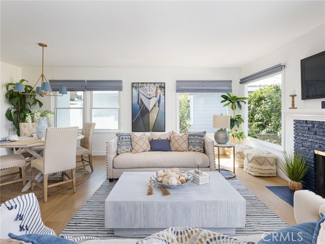 237 Via Los Miradores, Redondo Beach CA: https://media.crmls.org/medias/8869ccc8-88a0-4a4a-aac4-24bdac708813.jpg