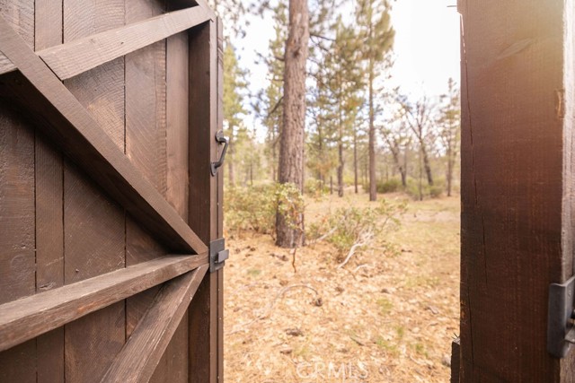 Detail Gallery Image 1 of 28 For 42569 Willow Ave, Big Bear Lake,  CA 92315 - 2 Beds | 2 Baths