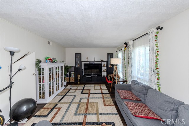 Detail Gallery Image 7 of 32 For 1800 W Gramercy Ave, Anaheim,  CA 92801 - 3 Beds | 2 Baths