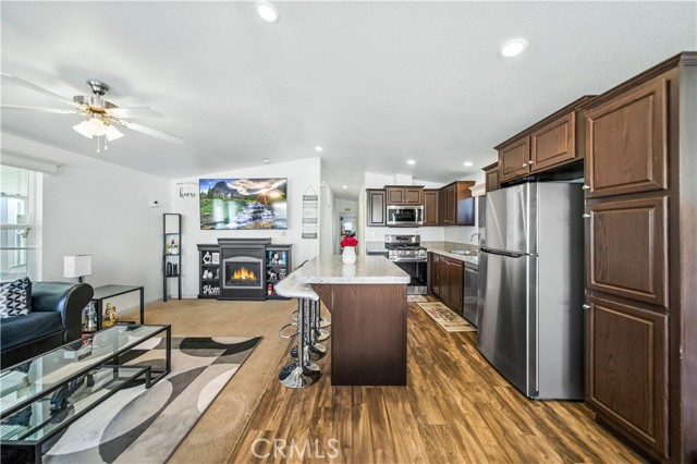 Detail Gallery Image 4 of 23 For 721 E 9th St #88,  San Bernardino,  CA 92410 - 3 Beds | 2 Baths