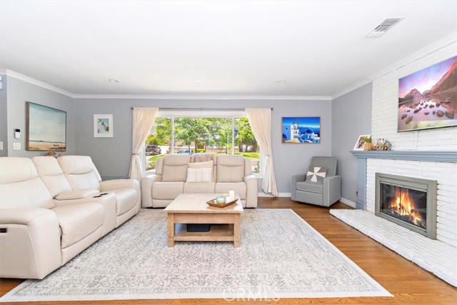 902 E Cypress, Glendora CA: https://media.crmls.org/medias/886aeeb7-4c4f-4104-891d-89ecfcd36dcd.jpg
