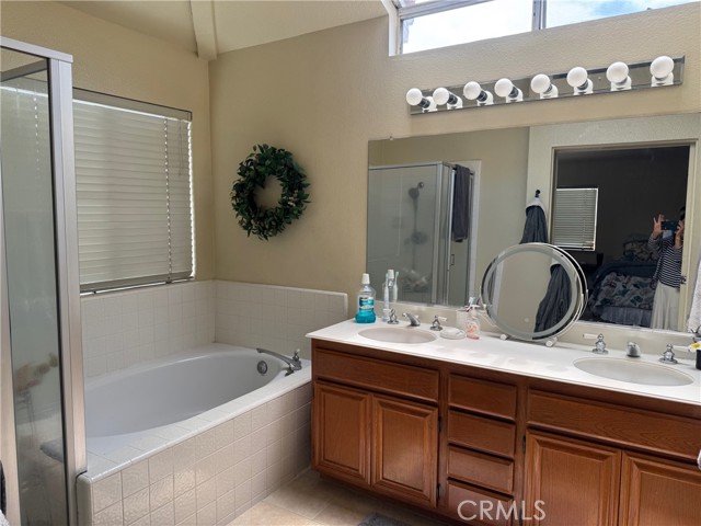 8 Bormes, Irvine CA: https://media.crmls.org/medias/886afc34-b8ba-4d60-b034-9000402ab4e5.jpg