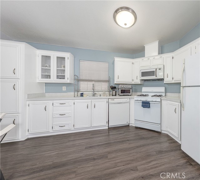 Detail Gallery Image 8 of 29 For 122 Hornbeam, Fountain Valley,  CA 92708 - 3 Beds | 2 Baths