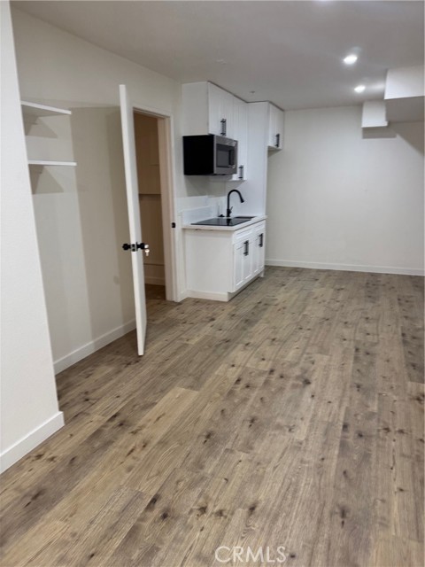 Detail Gallery Image 15 of 20 For 8800 Burnet Ave #15,  North Hills,  CA 91343 - 5 Beds | 3 Baths