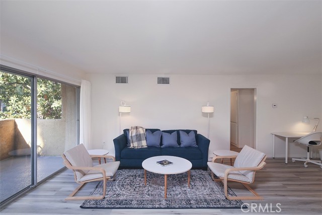 382 E California Boulevard, Pasadena CA: https://media.crmls.org/medias/886ded5b-ef98-479f-b363-4cdd74b79b61.jpg