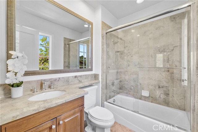 25 Village Way, Irvine CA: https://media.crmls.org/medias/886e1a7c-0887-4378-84f3-2dd7aab1ad85.jpg