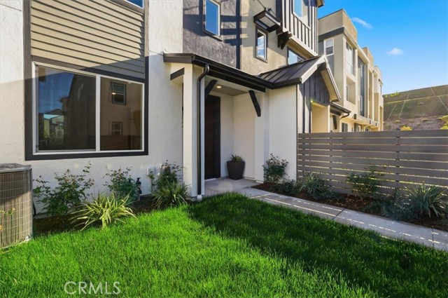 Detail Gallery Image 2 of 47 For 27323 Seven Oaks Ln, Valencia,  CA 91381 - 3 Beds | 3/1 Baths