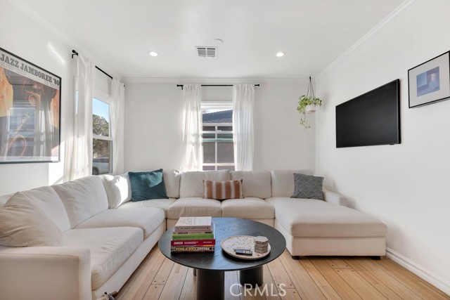 Detail Gallery Image 21 of 52 For 5727 Colbath, Valley Glen,  CA 91401 - 3 Beds | 3 Baths