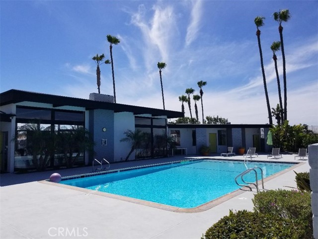 Detail Gallery Image 26 of 30 For 21851 Newland St #222,  Huntington Beach,  CA 92646 - 4 Beds | 2 Baths