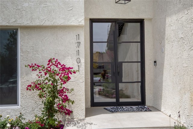 17101 Dearborn Street, Northridge CA: https://media.crmls.org/medias/88704701-b640-45e4-9a72-4b20832d15d0.jpg