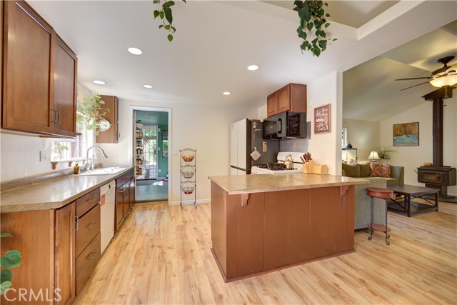 4887 Arizona Avenue, Atascadero CA: https://media.crmls.org/medias/8870a243-9ec8-47f6-948e-746c14cc0fe4.jpg