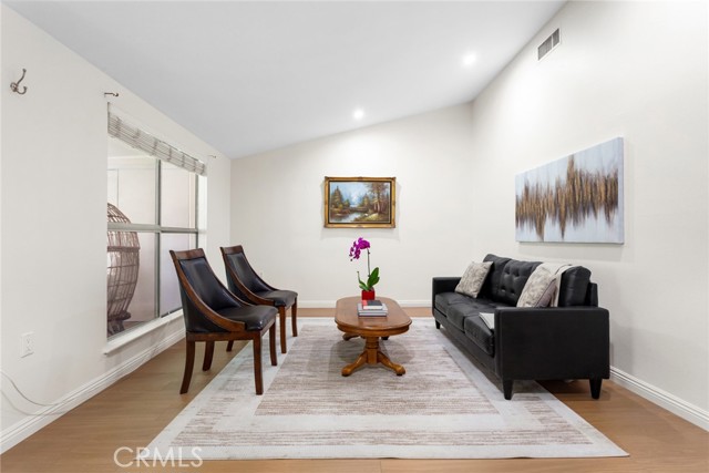 Detail Gallery Image 10 of 45 For 19204 Avenue of the Oaks, Newhall,  CA 91321 - 2 Beds | 1 Baths