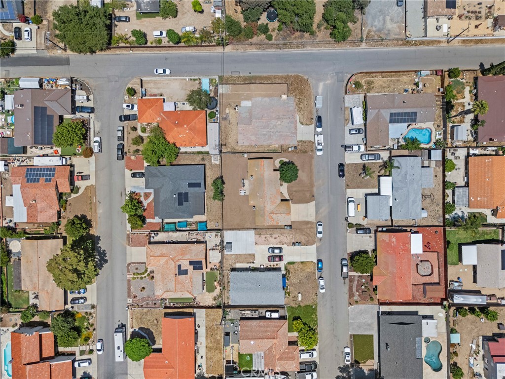 https://media.crmls.org/medias/8870aa93-60b3-4abd-872e-7e81564247f6.jpg?preset=X-Large