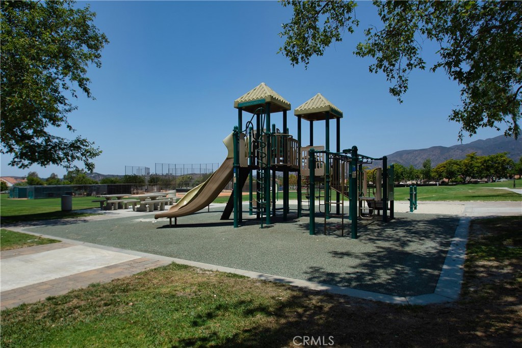 https://media.crmls.org/medias/88717687-5b38-4acd-8527-453baf966667.jpg?preset=X-Large