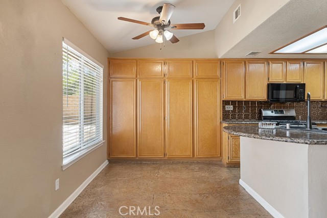 Detail Gallery Image 17 of 34 For 1715 Lake Way, Lancaster,  CA 93534 - 5 Beds | 3 Baths