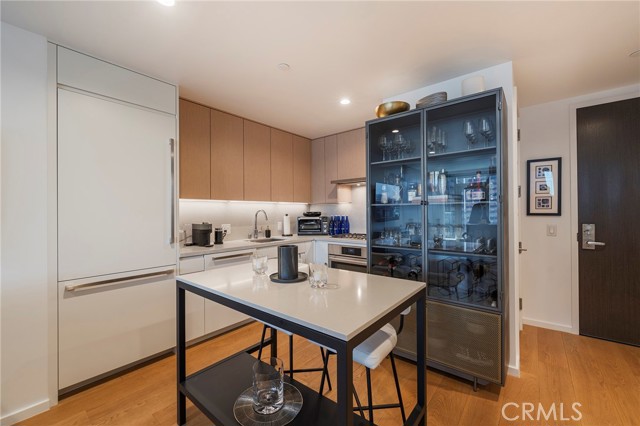 877 Francisco Street, Los Angeles CA: https://media.crmls.org/medias/8871abbd-828a-4cfd-a845-a8a61f4003cc.jpg