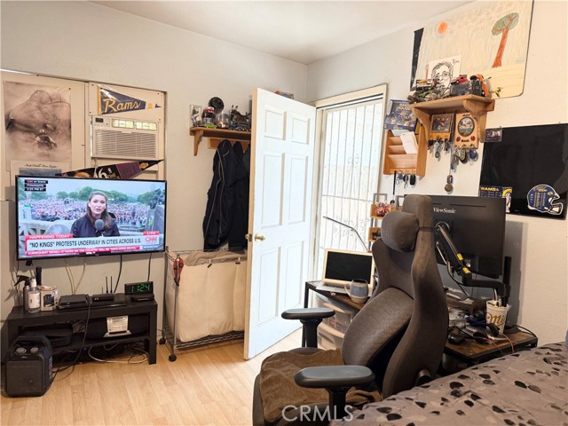 516 N Brand Boulevard, San Fernando CA: https://media.crmls.org/medias/887233d5-b2fd-4b1c-8463-17ba620f95a9.jpg