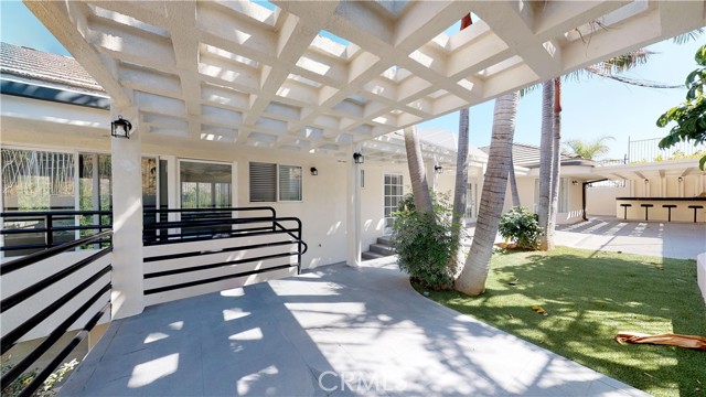 22500 N Summit Ridge Circle, Chatsworth CA: https://media.crmls.org/medias/887242a9-08af-431f-be11-32c5767e8bd0.jpg