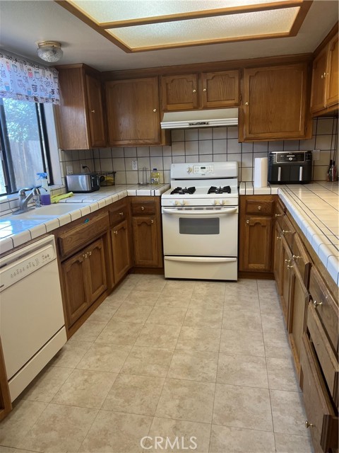 Detail Gallery Image 10 of 25 For 8873 Holly, California City,  CA 93505 - 3 Beds | 2 Baths