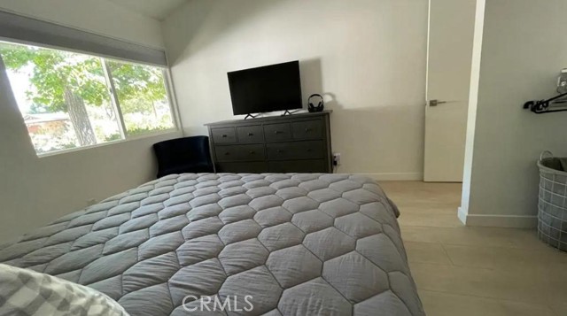 5357 Ellenvale Avenue, Woodland Hills CA: https://media.crmls.org/medias/887318d1-a6b9-47e1-8f85-0a9b2a1d3c09.jpg