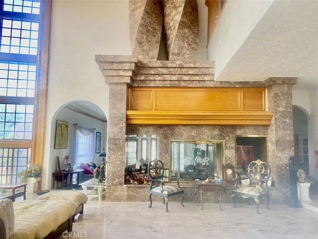 https://media.crmls.org/medias/88737d12-8164-4d6a-bc82-3981af8c7577.jpg?preset=X-Large