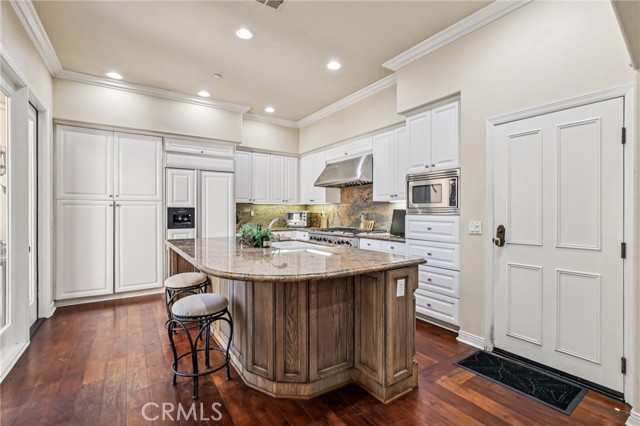 21254 Lorca Circle, Huntington Beach CA: https://media.crmls.org/medias/8873eb64-a45d-4429-8323-d06f01d6eb5d.jpg