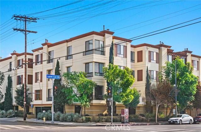 Detail Gallery Image 1 of 28 For 6938 Laurel Canyon Bld #101,  North Hollywood,  CA 91605 - 2 Beds | 2 Baths