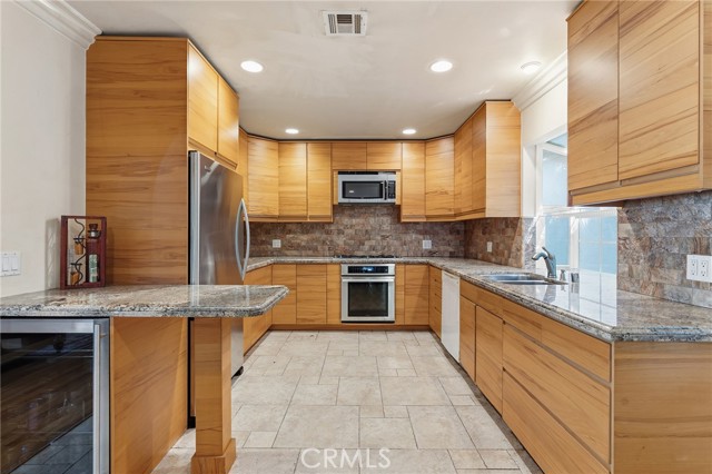 Detail Gallery Image 12 of 36 For 21904 Galvez, Woodland Hills,  CA 91364 - 3 Beds | 3/1 Baths