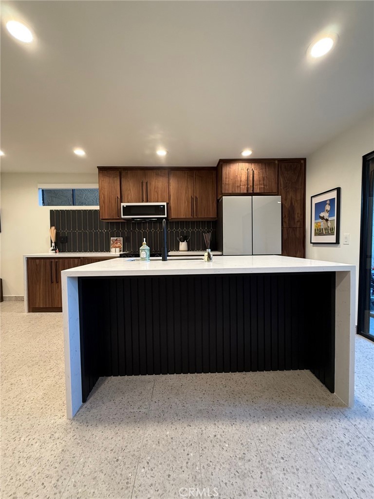 https://media.crmls.org/medias/8876d316-2bed-4a2f-8ce0-75208dcfd6f2.jpg?preset=X-Large