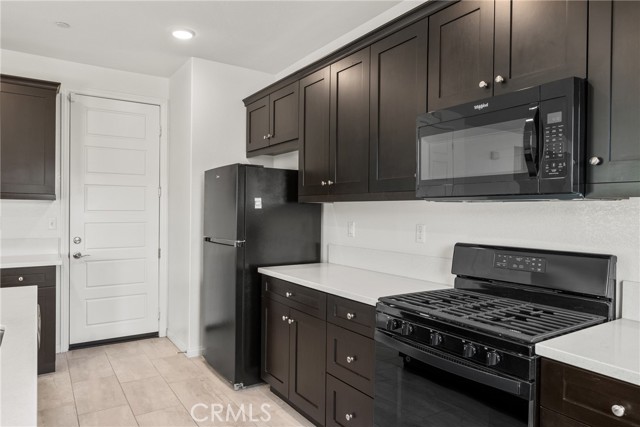 Detail Gallery Image 11 of 46 For 4011 Elderberry, Lake Elsinore,  CA 92530 - 4 Beds | 2/1 Baths