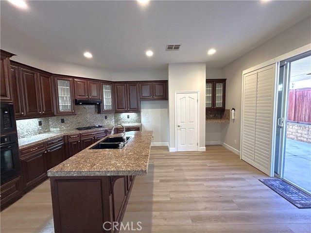 3174 Via Mazatlan, Corona CA: https://media.crmls.org/medias/88780640-c97a-4271-9101-2068fe1143d0.jpg