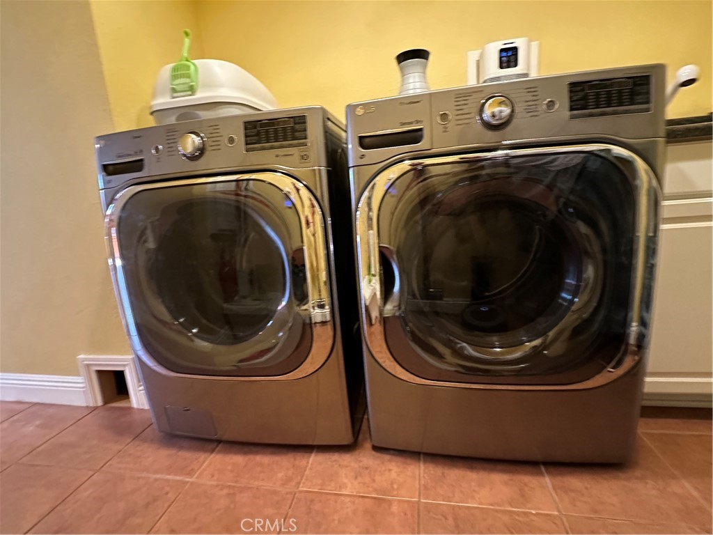 https://media.crmls.org/medias/88788c19-5c43-48cd-8d80-15ece4e6598c.jpg?preset=X-Large