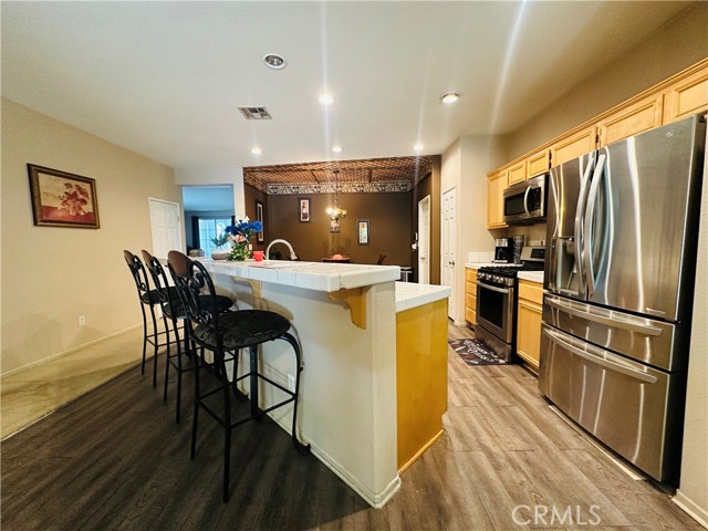 Detail Gallery Image 4 of 35 For 13375 Dunwood Ct, Victorville,  CA 92392 - 5 Beds | 2 Baths