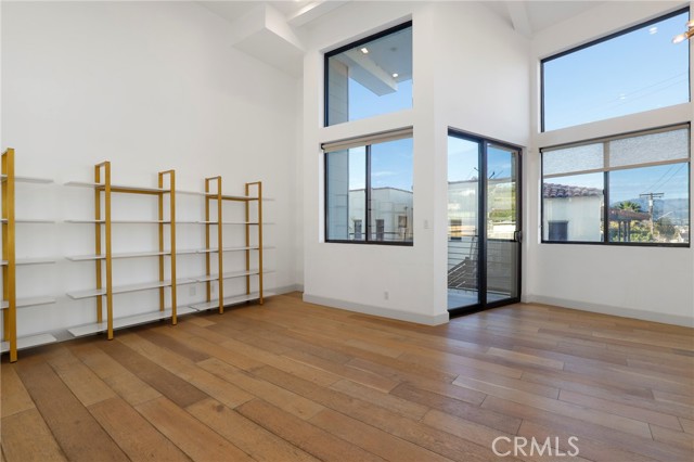 Detail Gallery Image 12 of 46 For 2400 Glendale Ct, Los Angeles,  CA 90039 - 3 Beds | 3 Baths