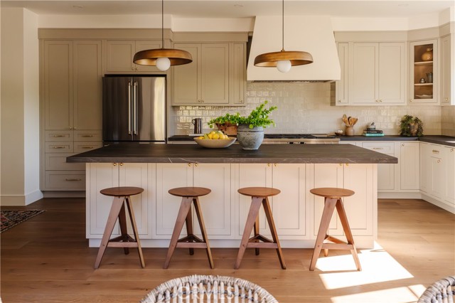 Detail Gallery Image 7 of 20 For 2201 N Hobart Bld, Los Angeles,  CA 90027 - 4 Beds | 4 Baths