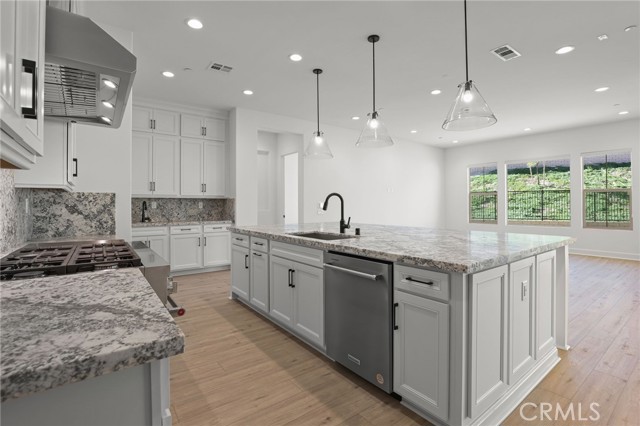 Detail Gallery Image 5 of 75 For 11763 Quailrun Ct, Chatsworth,  CA 91311 - 5 Beds | 6 Baths