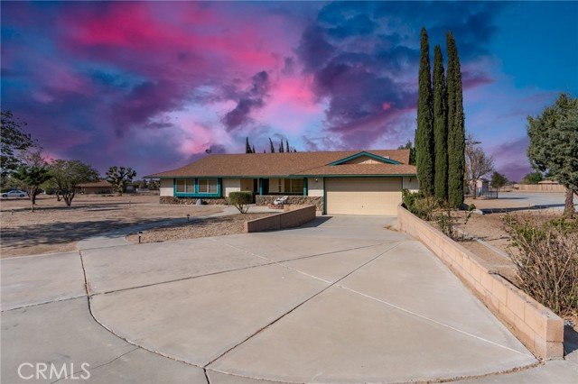 10731 Anaconda Avenue, Oak Hills CA: https://media.crmls.org/medias/887bdcc6-c905-4bcb-8ff0-c310e753bd3d.jpg